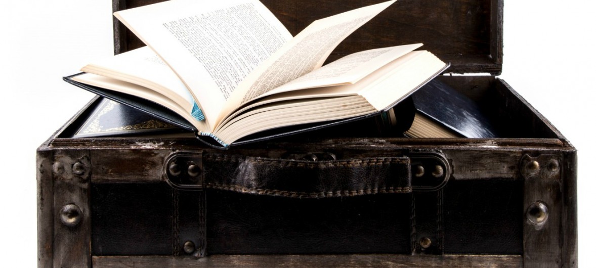 suitcase-and-books-1463301975CIh