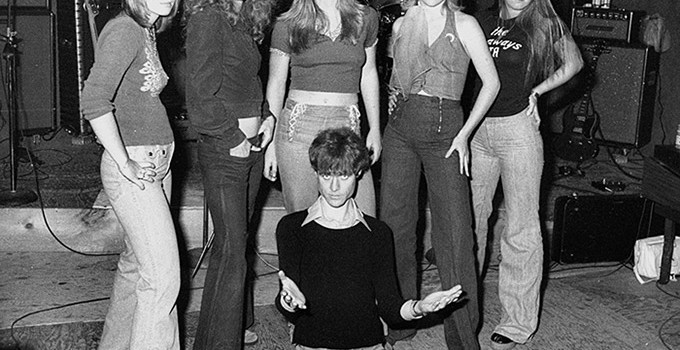 The-Runaways-with-Kim-Fowley-1975-the-runaways