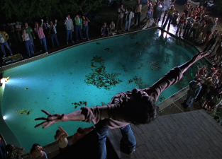 almost_famous_russell_hammond_on_roof