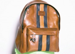 mochila-coach-modern-varsity-campus-promo