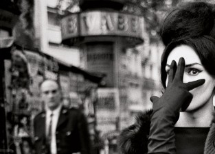 Nana, en la Place Blanche