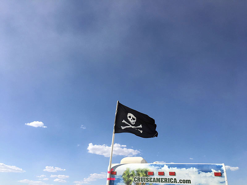 la-despensa-burning-man-2017-dia-1-pirata